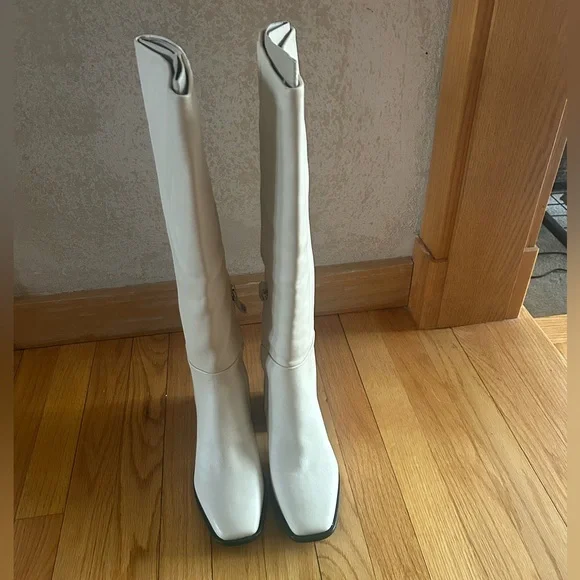 New w box! Sam Edelman White Knee-High Women's Boots - Picture 1 of 5